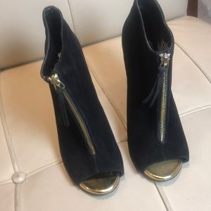 Black and gold zip up heels.